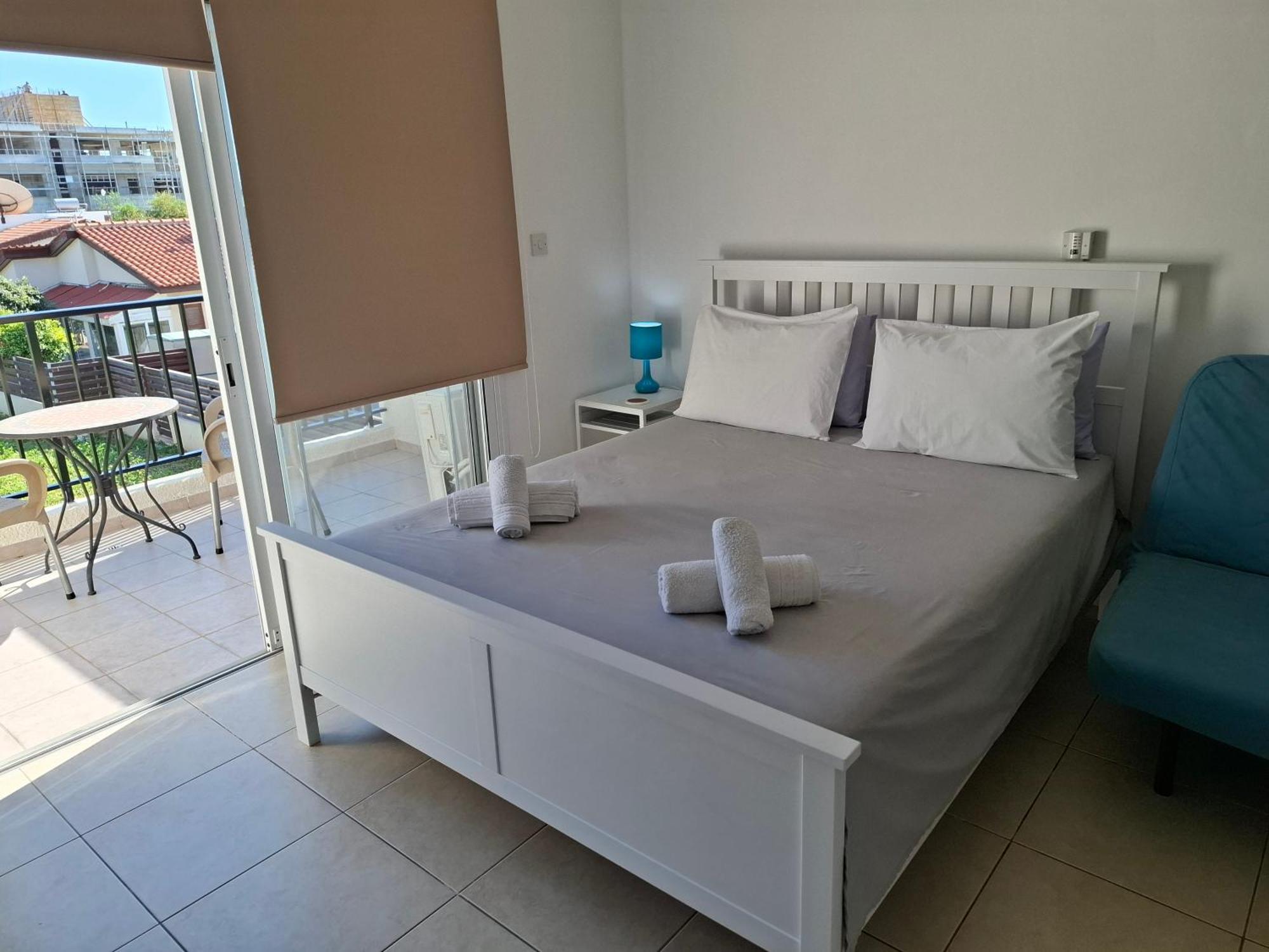 Apartment In Kato Pafos & 10 Min To Venus Beach Exterior photo