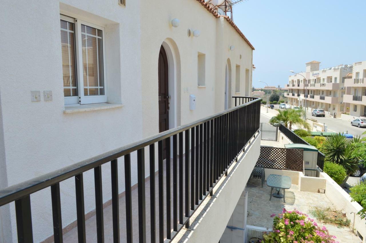 Apartment In Kato Pafos & 10 Min To Venus Beach Exterior photo